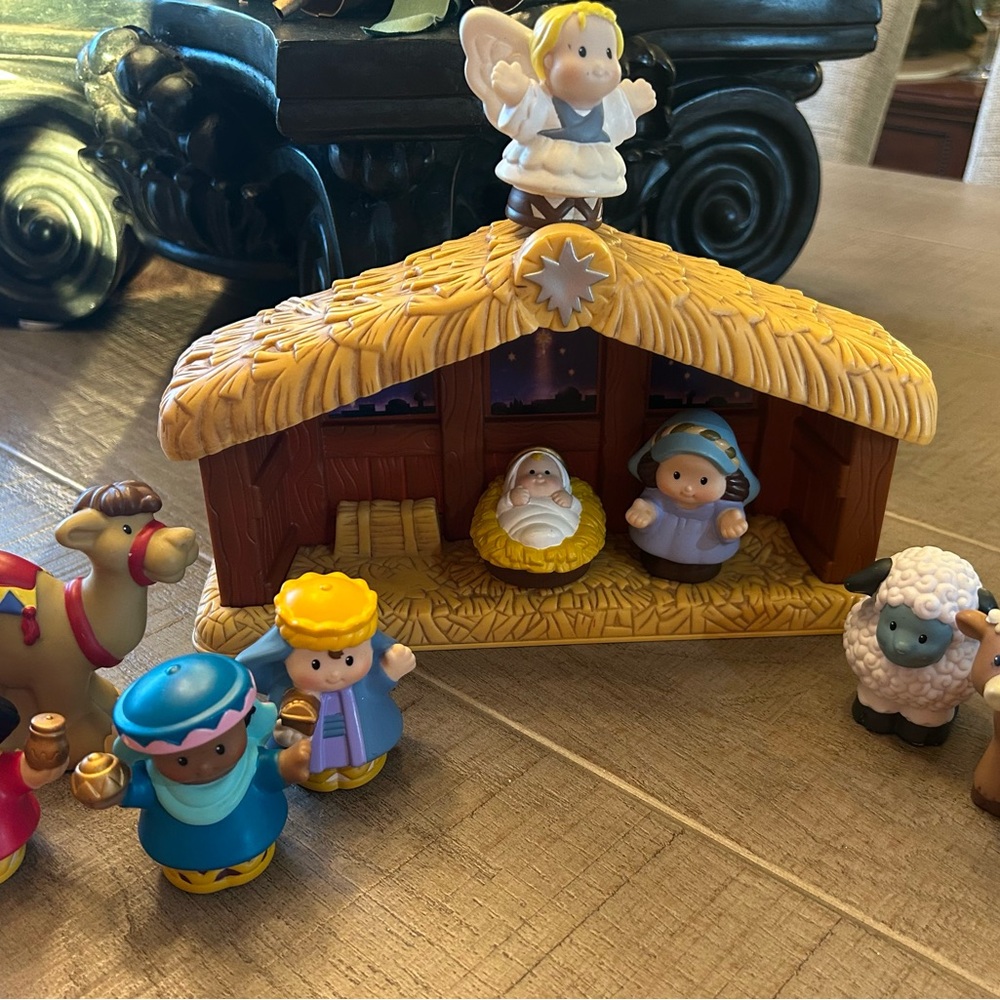 Mattel Nativity Playset with Blue and Yellow Figures